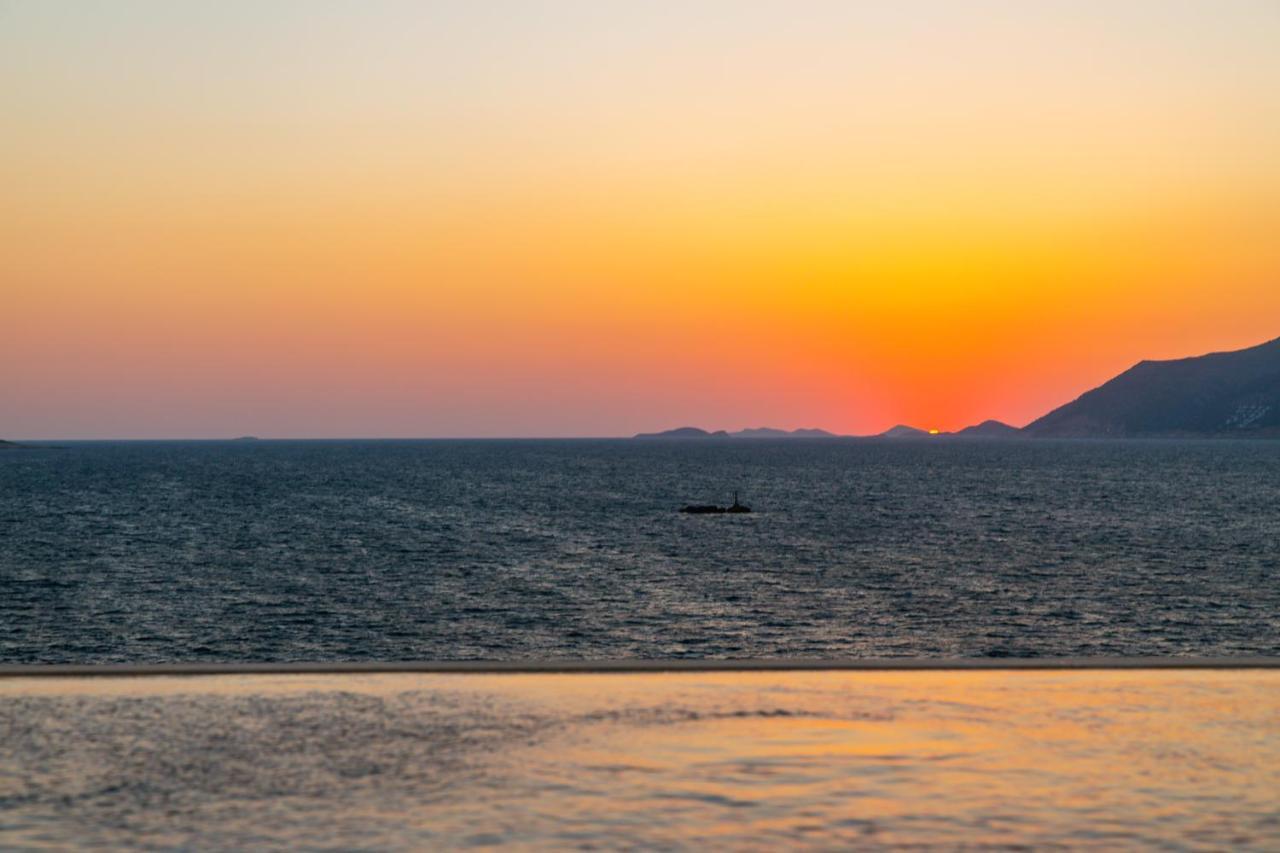 La Kumsal Denize Sifir Ve Ozel Havuzlu Dubleks Suit Kaş Esterno foto