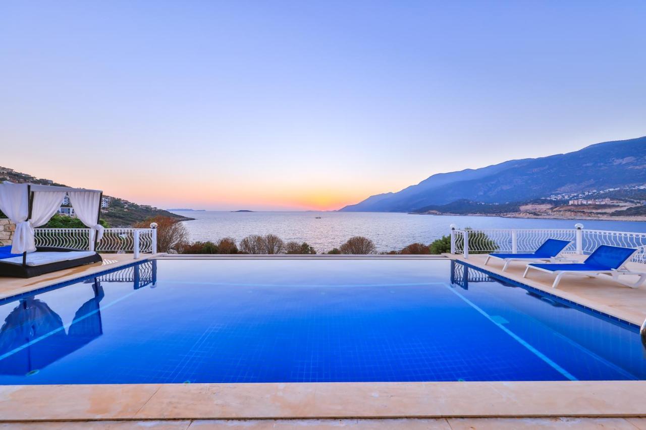 La Kumsal Denize Sifir Ve Ozel Havuzlu Dubleks Suit Kaş Esterno foto